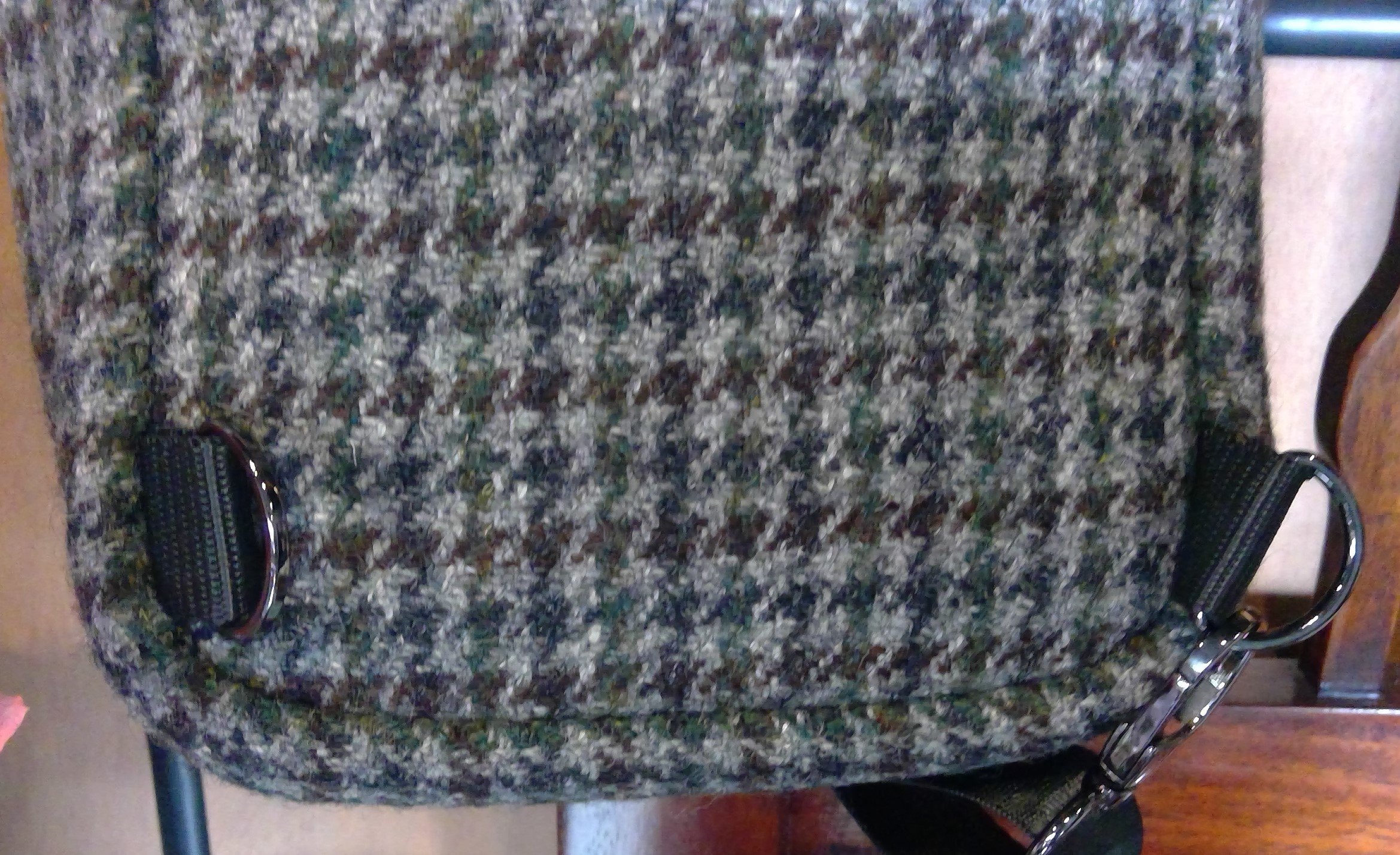 Harris Tweed® Sling Bag - Houndstooth