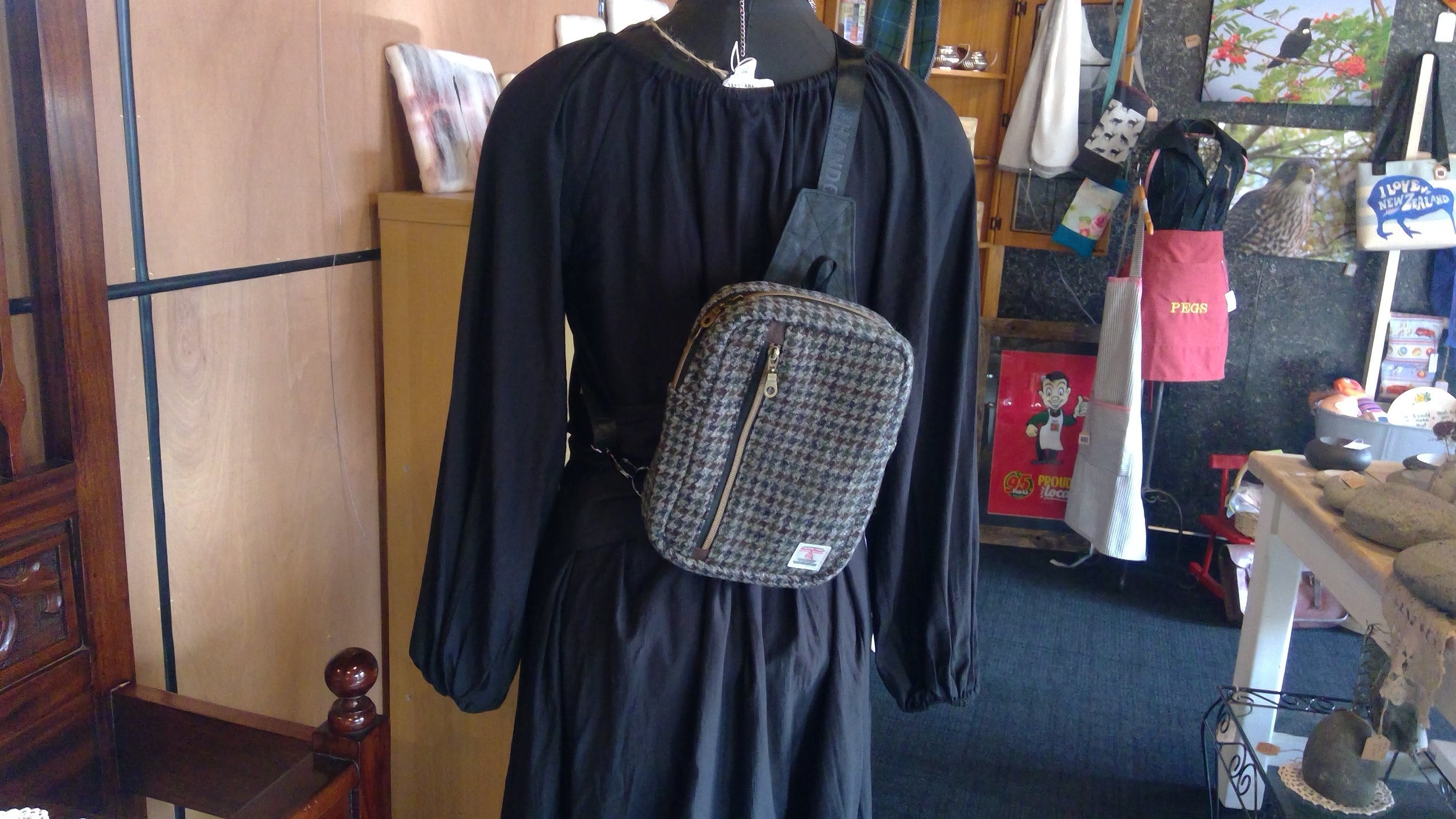 Harris Tweed® Sling Bag - Houndstooth