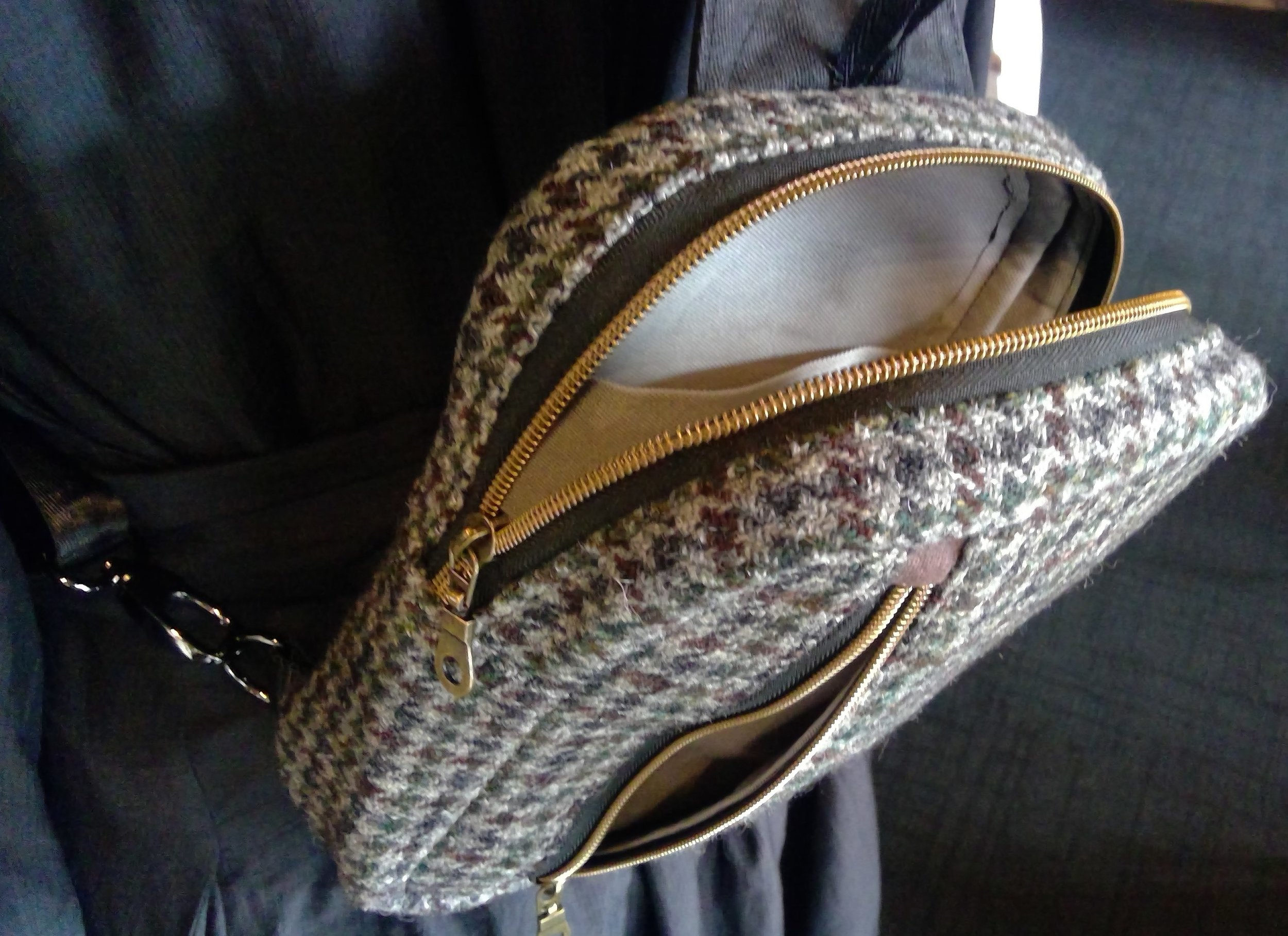 Harris Tweed® Sling Bag - Houndstooth